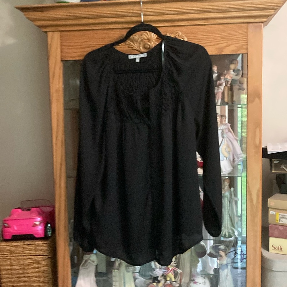 Blk. Sheer fabric smoke free pet friendly home. Worn once. Sz. Xxl.